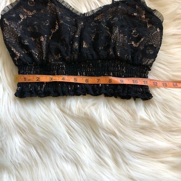 Forever 21 scalloped trim lace crop top sz medium - Picture 3 of 8